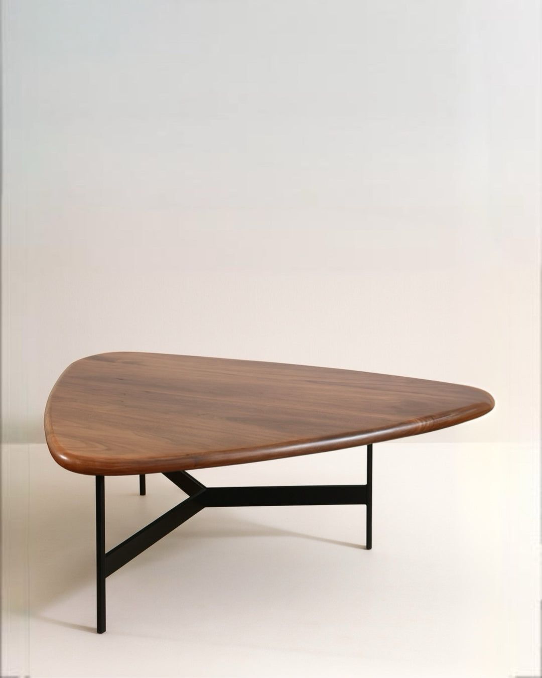 שולחן דגם אדם