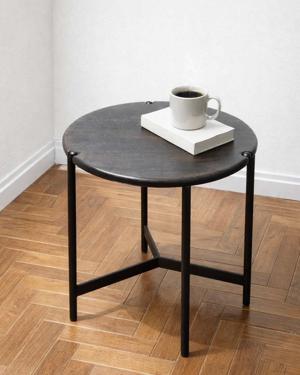 שולחן צד מעץ אגוז דגם בזל