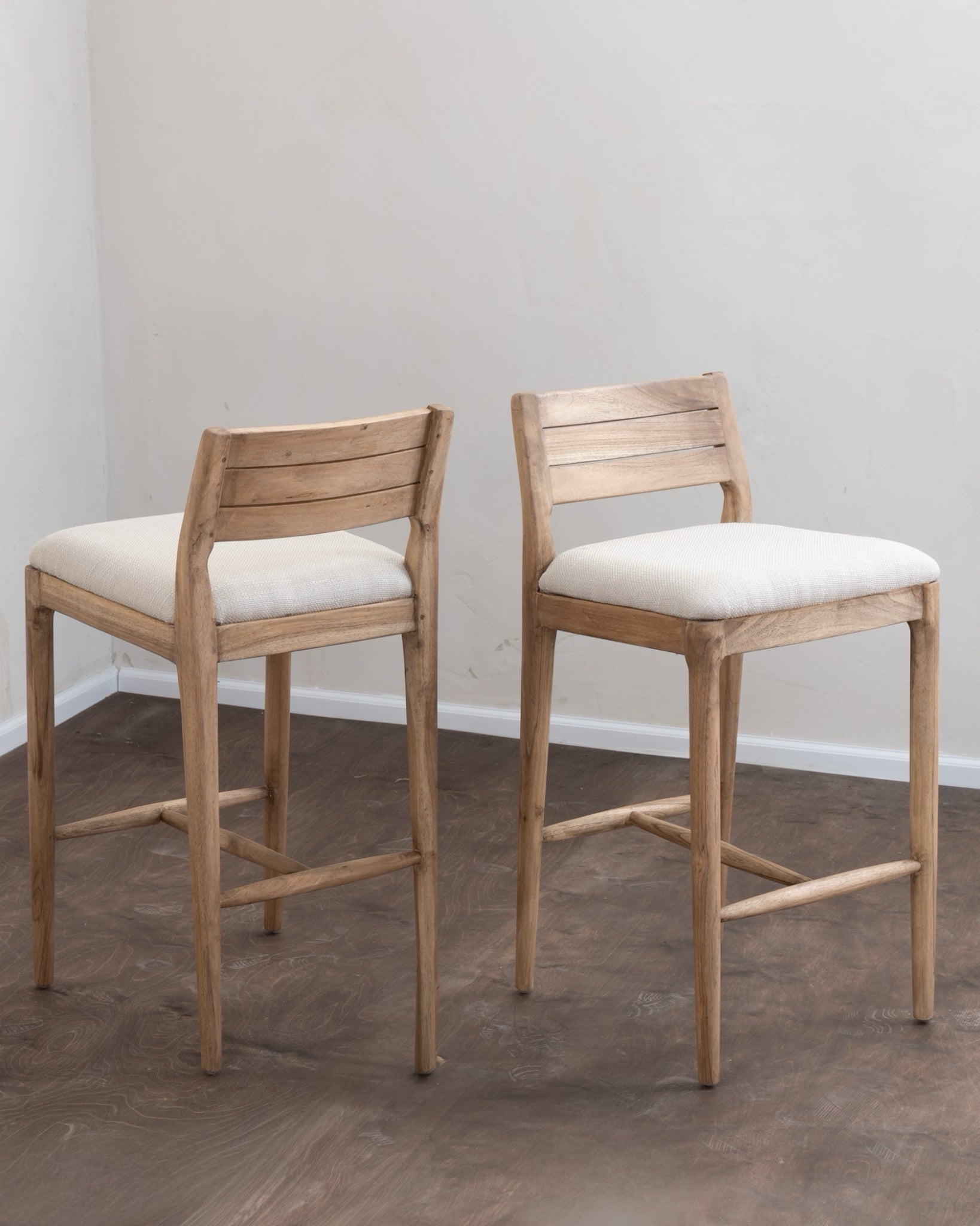 כסא בר דגם טהיטי בגוון טבעי