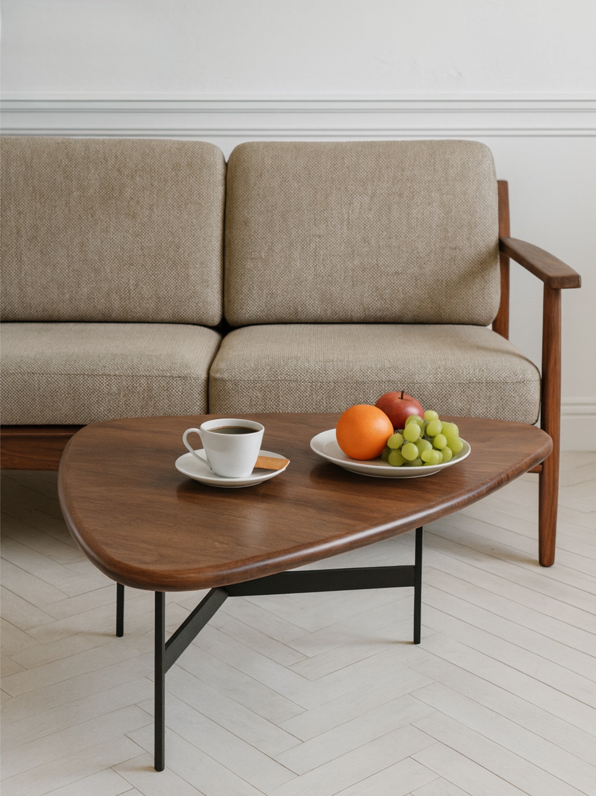 שולחן דגם אדם