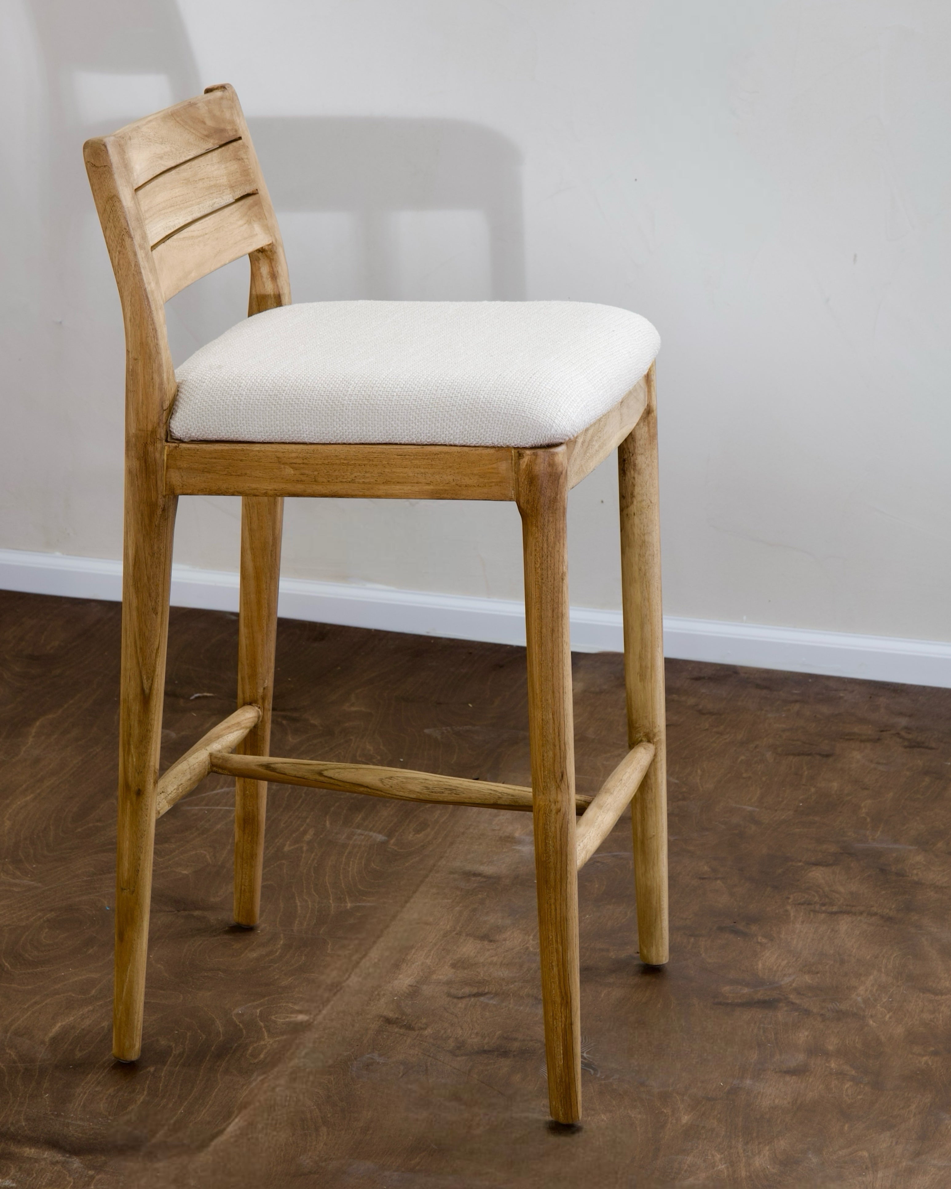 כסא בר דגם טהיטי בגוון טבעי