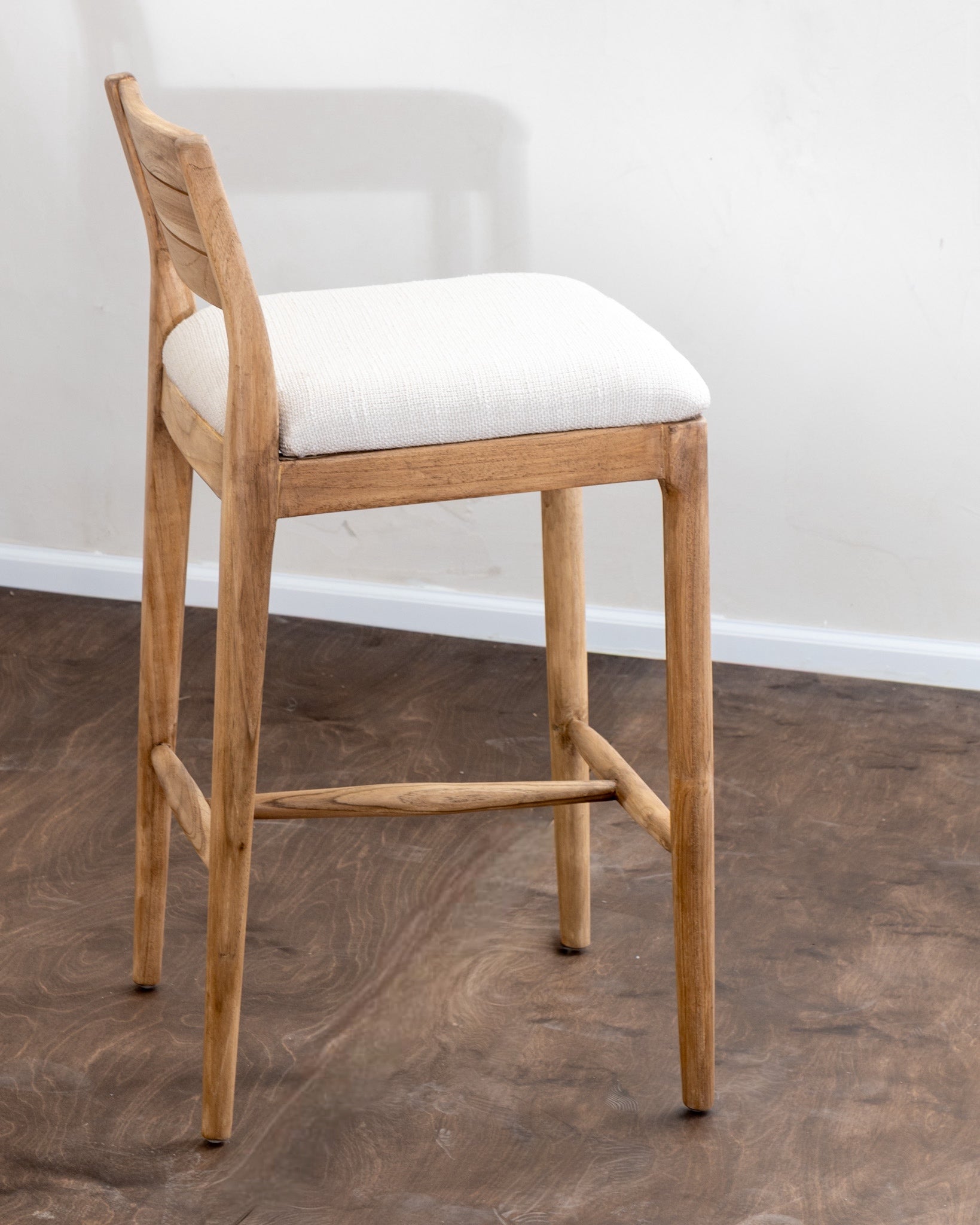 כסא בר דגם טהיטי בגוון טבעי