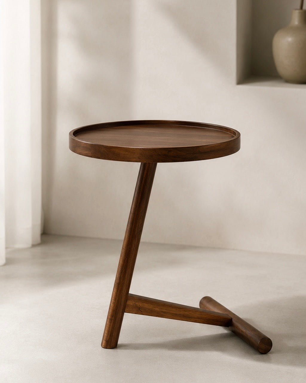שולחן צד / נשכן מעץ מלא דגם רם בצבע אגוז כהה