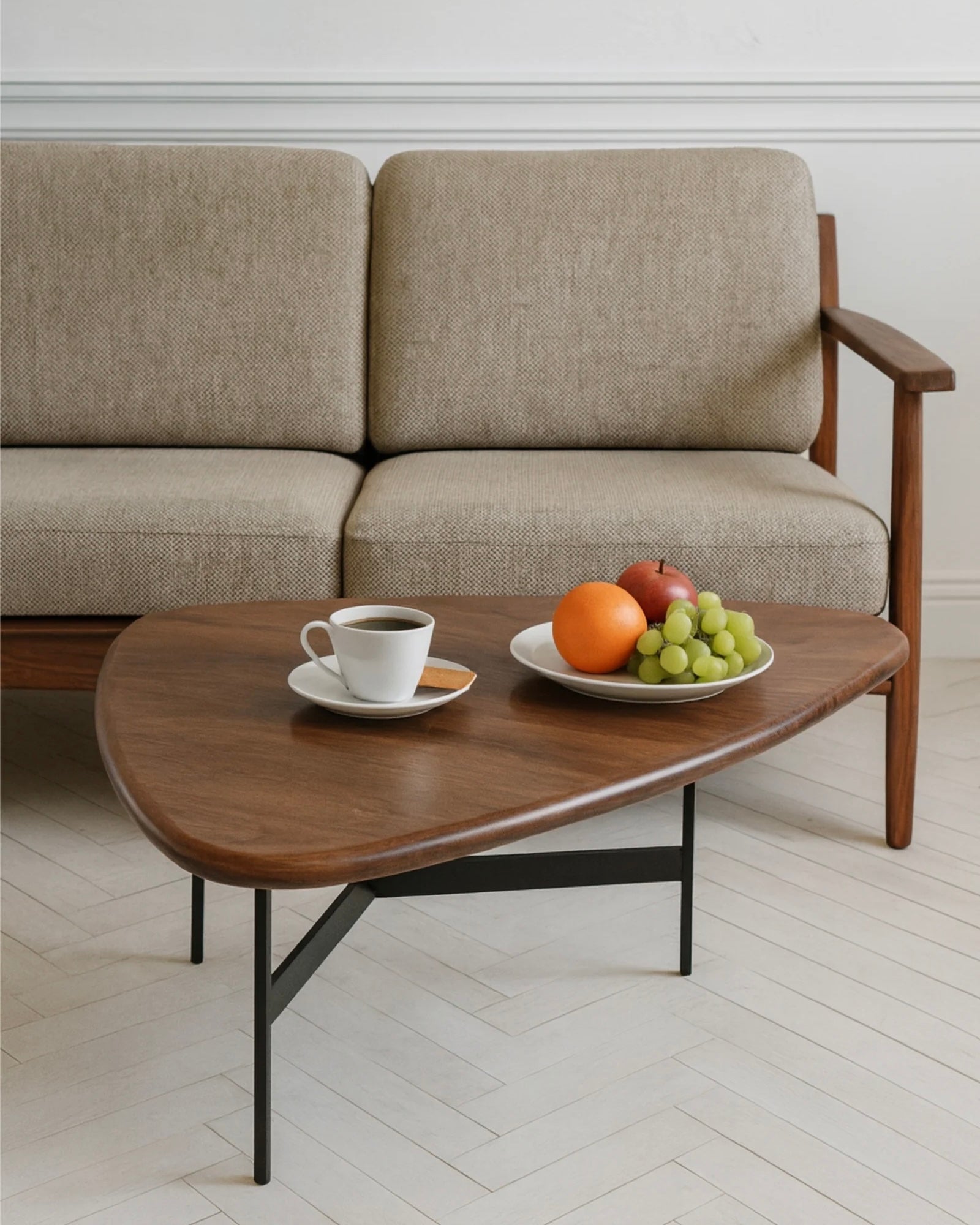 שולחן דגם אדם